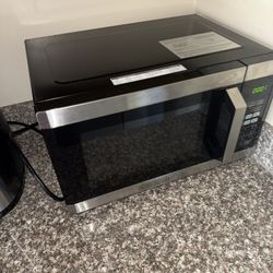 Black And Decker Microwave Like New 