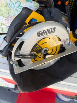 DEWALT 7-1/4 Inch Circular Saw