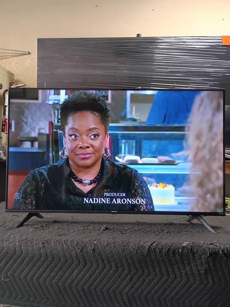 55 Inch Roku Hisense 4k Smart Beautiful Tv Comes With Remote Control Shows Great Quality Clear Picture Works Fantastic Guaranteed 