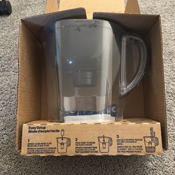 Brita water pitcher 10 cup black