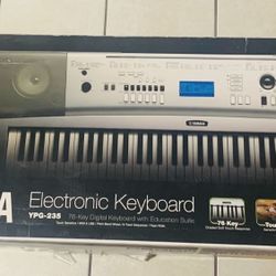 YAMAHA ELECTRONIC KEYBOARD 