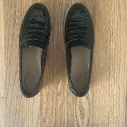 Clark’s Size 6.5 Ultimate Comfort Collection Patten Leather Penny Loafers