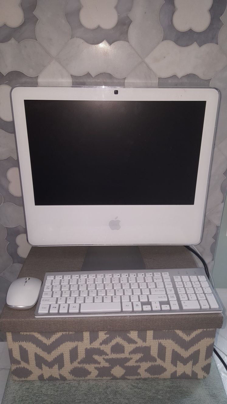 Apple Imac Computer with mouse and keyboard