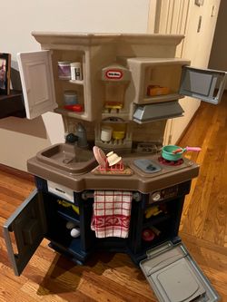 Little Tikes Pretend Kitchen Toy With Some Accessories And Sound
