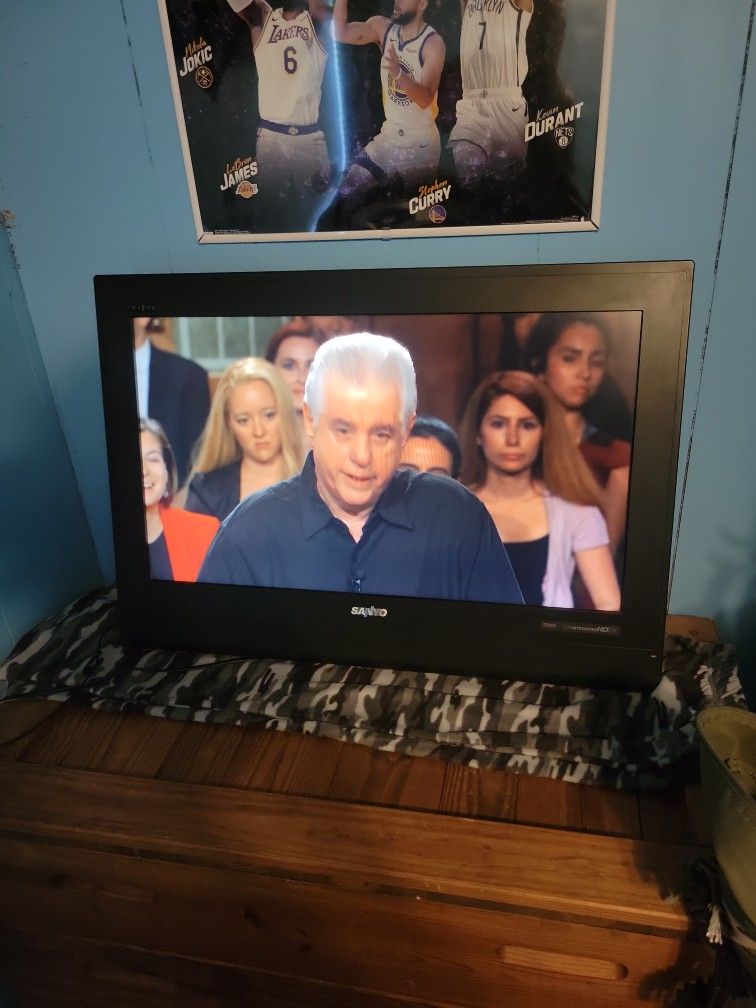 Sanyo 32inch Older Flat-screen TV, Works Perfect