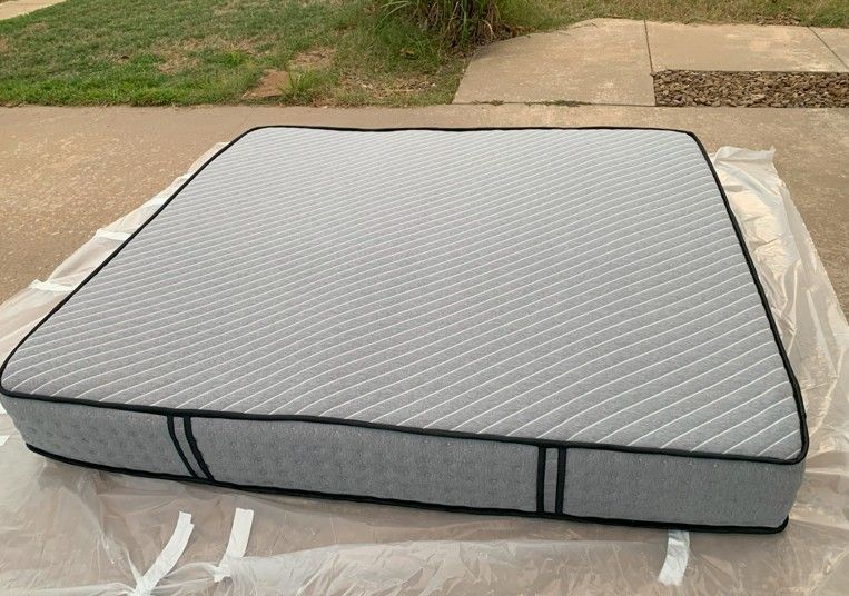 Siena Premier Hybrid Mattress, Queen, Like New, Excellent Condition