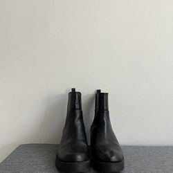 WOMENS BLACK BOOTS • LIKE NEW 