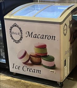 Commercial Chest Freezer with Curved Glass Lid