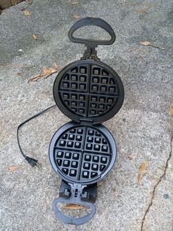 Round Belgian Waffle Maker