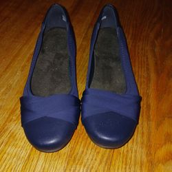 Nice Ladies Size 7 Slip Ons