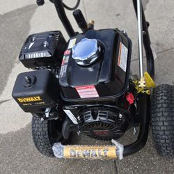 3600 Dewalt Power Washer Gas  Motor Honda 