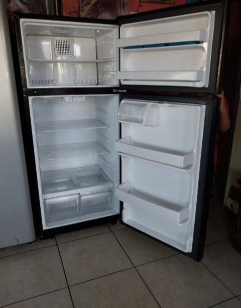 GE® 16.6 CU. FT. TOP-FREEZER REFRIGERATOR