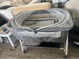 Foldable Travel Bassinet with Mosquito Net