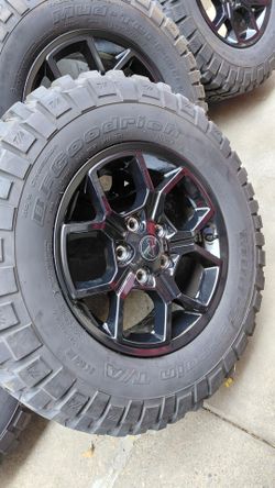 17s JEEP WRANGLER GLADIATOR RIMS AND TIRES  5X127