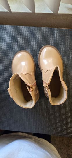 Kids gap boots size 7