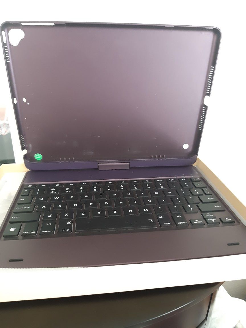 Ipad 10 Generatio Keyboard Case, Great Condition In Original Box