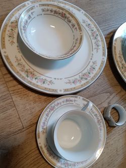 China set w/ napkin rings