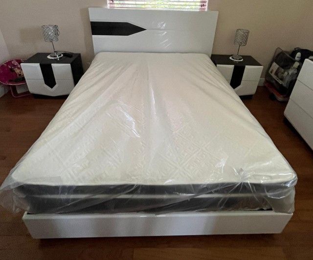 Queen Size Mattress Pillow Top With Box Springs✅