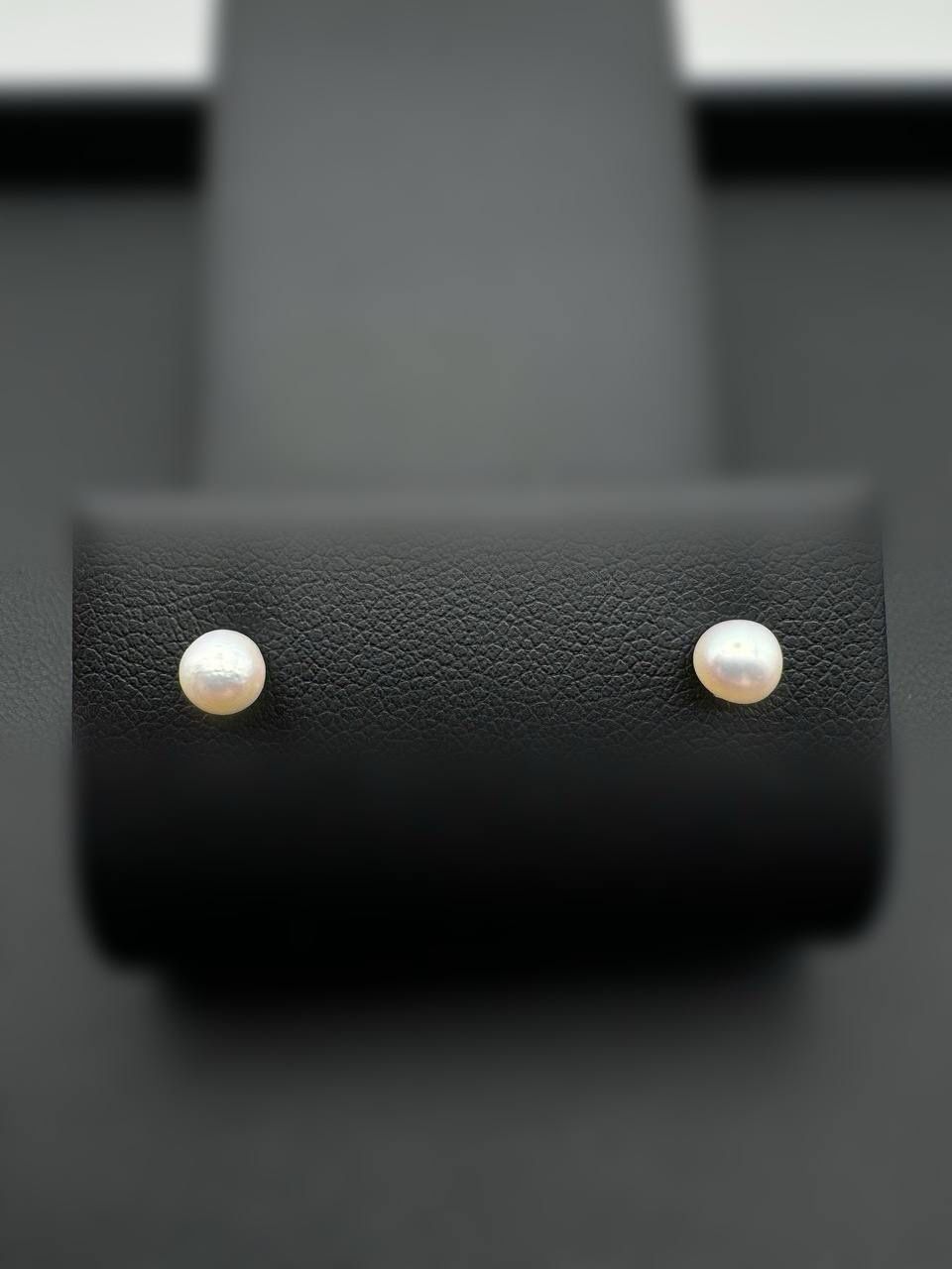 14k solid yellow gold Natural Pearl earrings