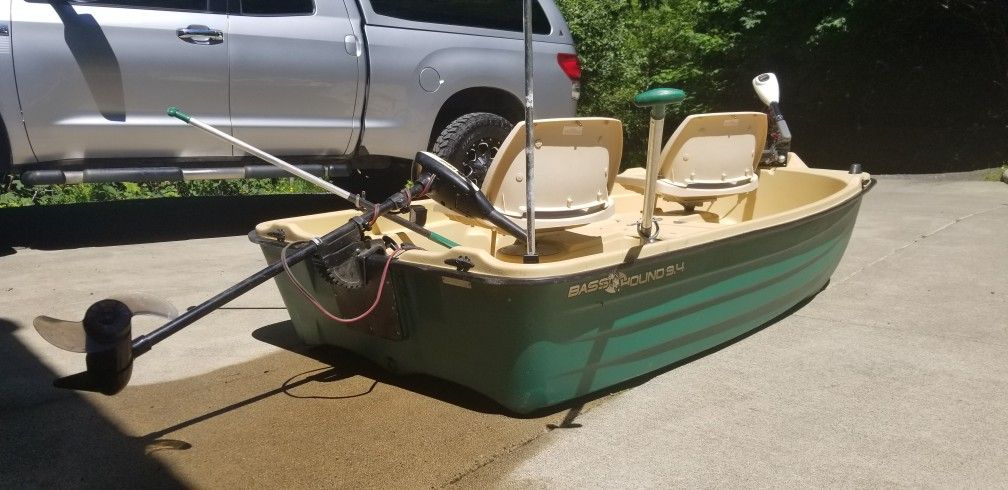 Bass Hound 9.4 Fishing Boat