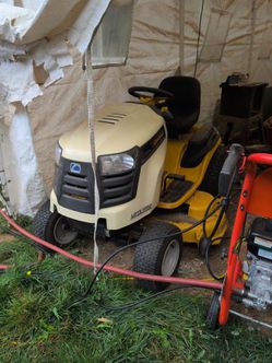 Cub cadet LGTX 1050 riding lawn mower