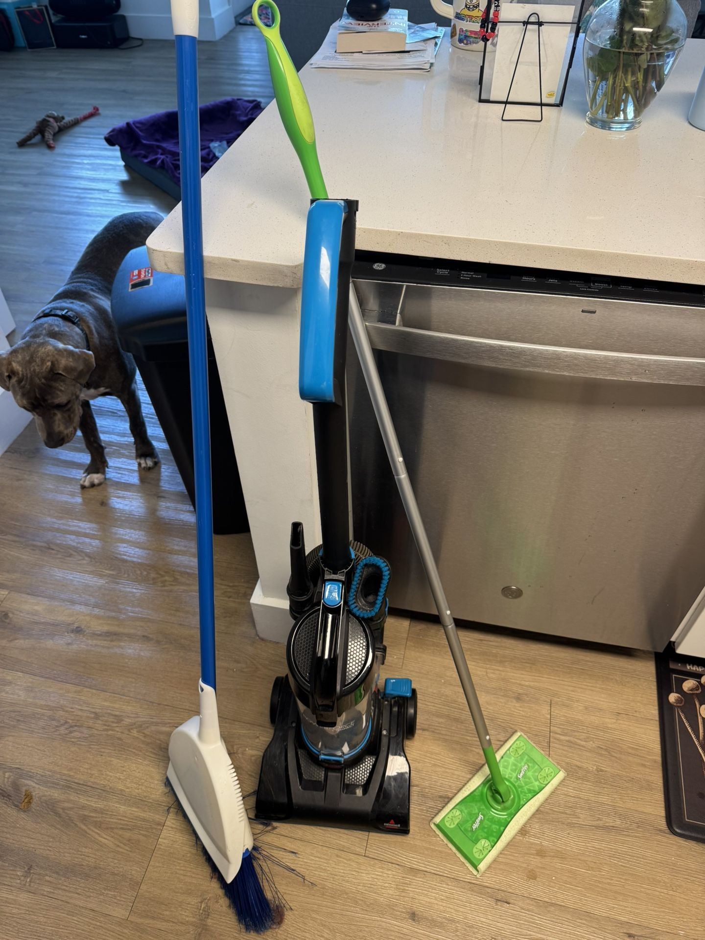 Vacuum & Broom & Swiffer Combo Use