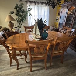 Nice, Solid Wood Dining Room Table With Chairs