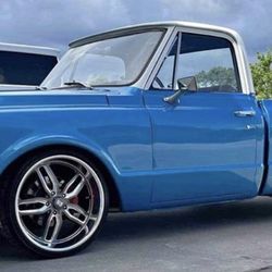 Us Mags U-129 Staggered 22x8.5 - 22x10.5 Wheels And 265/35/22 - 295/30/22 Tires For Obs Or C-10π₯π₯