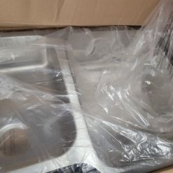 New Stainless Steel Kitchen Sink $95 Suggested Retail 175