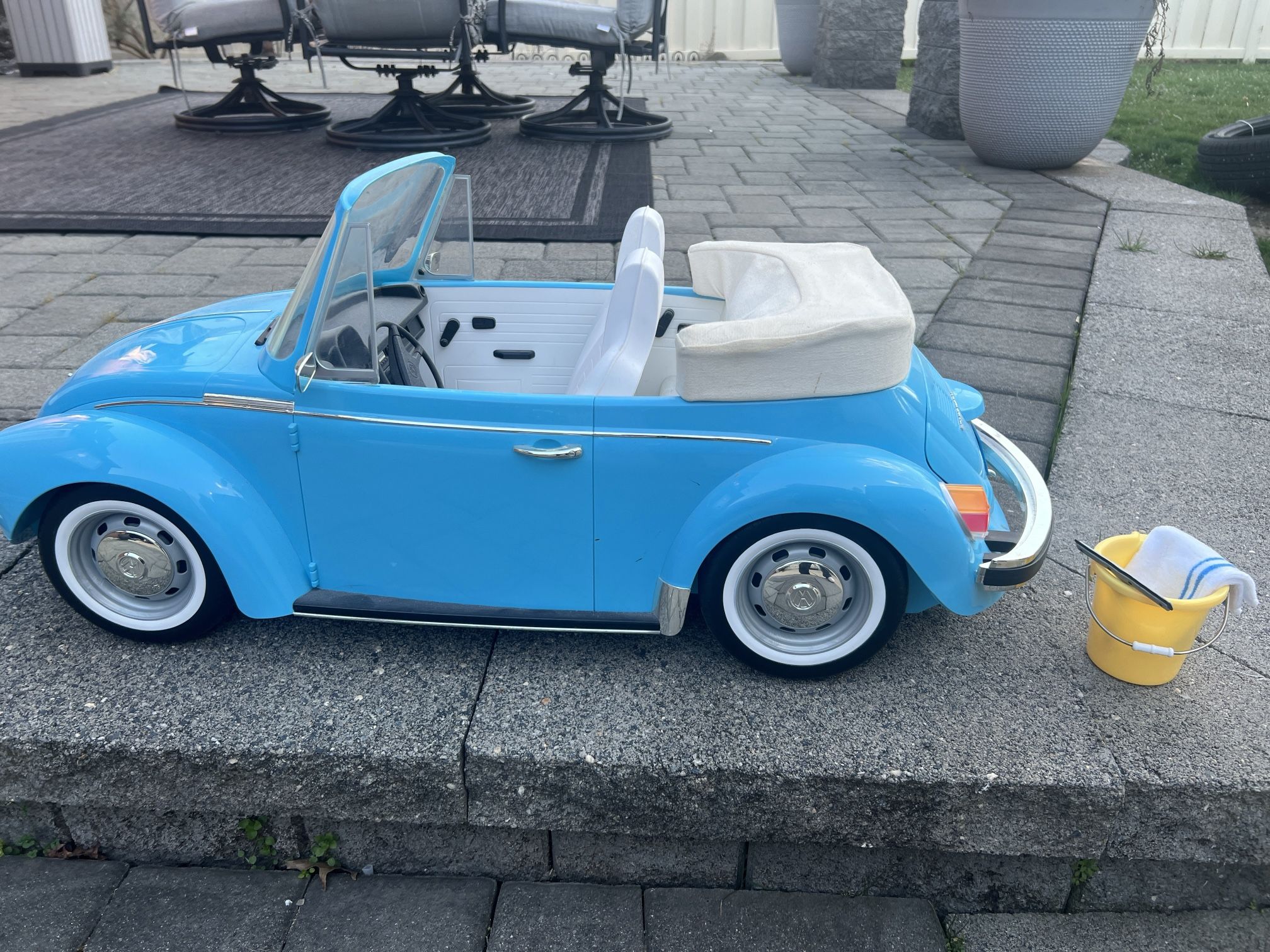 American Girl doll Julie’s Car Wash Blue Volkswagen 