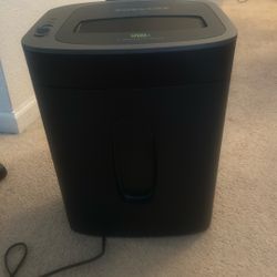 Royal Cross Cut Paper Shredder 12 Sheet Maximum