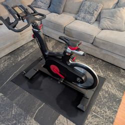Life Fitness IC5 Commercial Indoor Cycling Spin Bike Magnetic Resistance