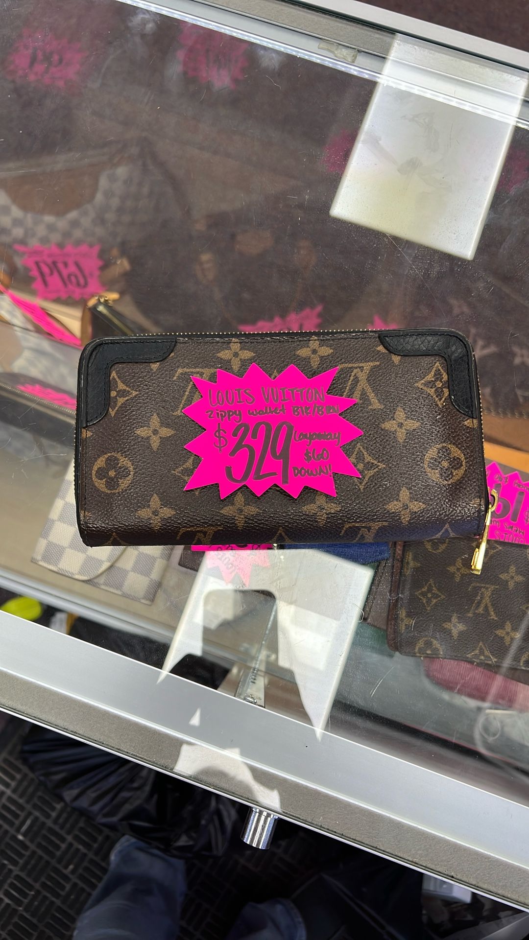 Ladies LV Zippy Wallet With Black Corners