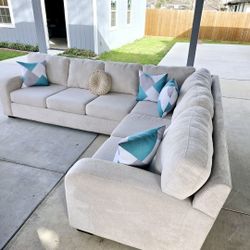 Sectional Couch Great Condition Super Clean And Comfy No Pets No Smoke 