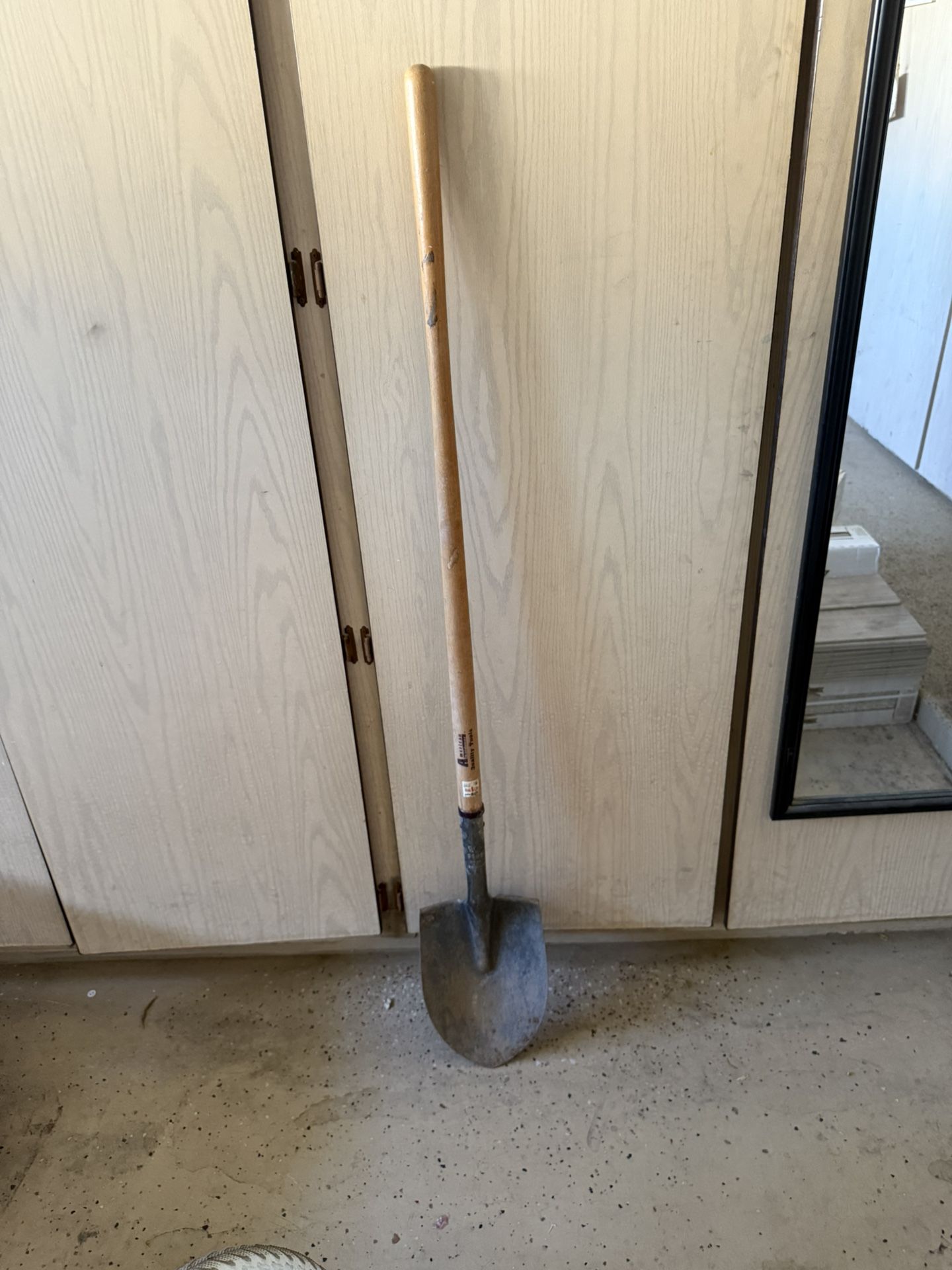 8 1/2” Width X 35 1/2” Round Head Shovel Used