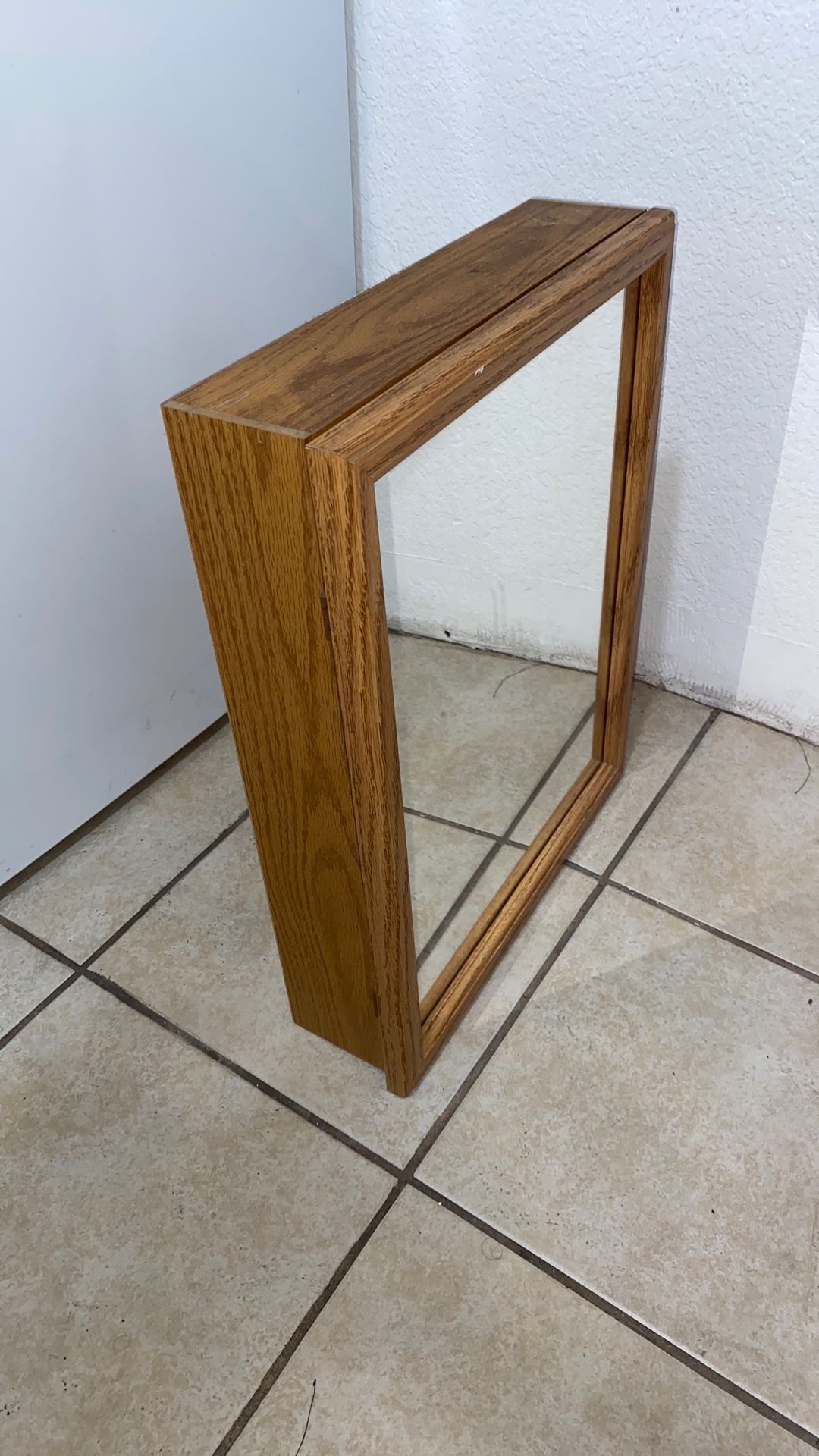 Mirror cabinet