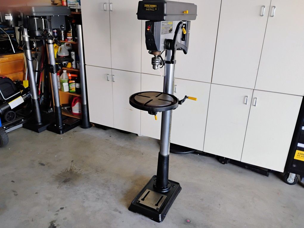 C.M. 17" 16 speed Floor Drill Press, Like New Cond!