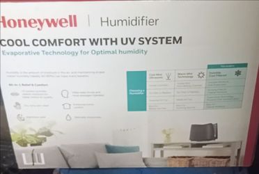 Humidifier coolant climate with UV system