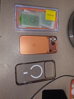 iPhone 17 Pro Max, like new; can be used with AT&T or Cricket Wireless. iphone pro max 17 como nuevo
