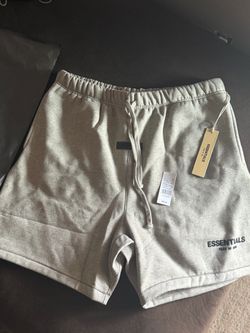 Essentials Men shorts