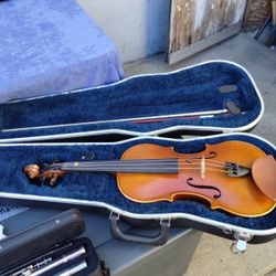 Vendo Este Conjunto De Instrumentos Musicales En Muy Buenas Condiciones Varias Marcas Entre Ellas Están Glenn Edivard.Y Bundy