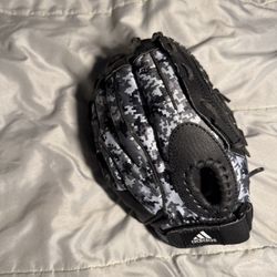 NEW Adidas TS 1000 DC Youth Baseball Glove 10 Inch, Camo Right Hand Throw