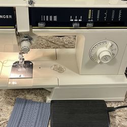 Easy to use Singer model 6212C Sewing Machine fully tested and lubricated