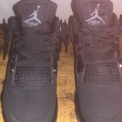 Nike Air Jordan 4 Black Cat (2025) – Worn Once – Great Condition (Size 10) (NO BOX)