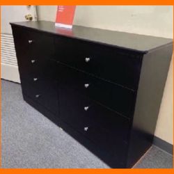 Dresser/ Eight drawers dresser