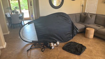 Spray tan machine with tent