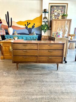 MCM Walnut Dresser / Mid-Century Modern 6-Drawer / Laminate Top