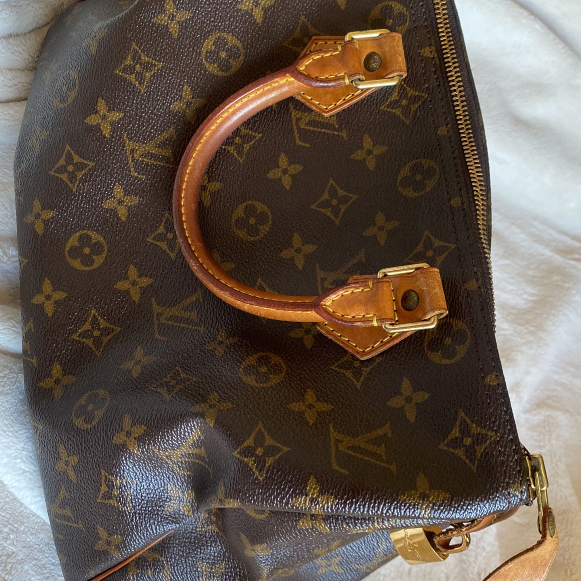 Black LV On-The-Go Tote for Sale in Anaheim, CA - OfferUp