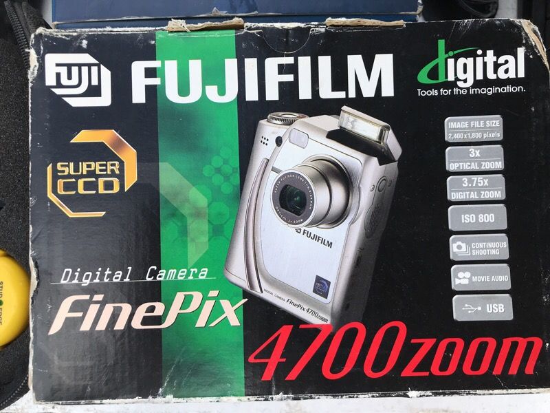 Fujifilm super ccb bigital camera 4700 zoom