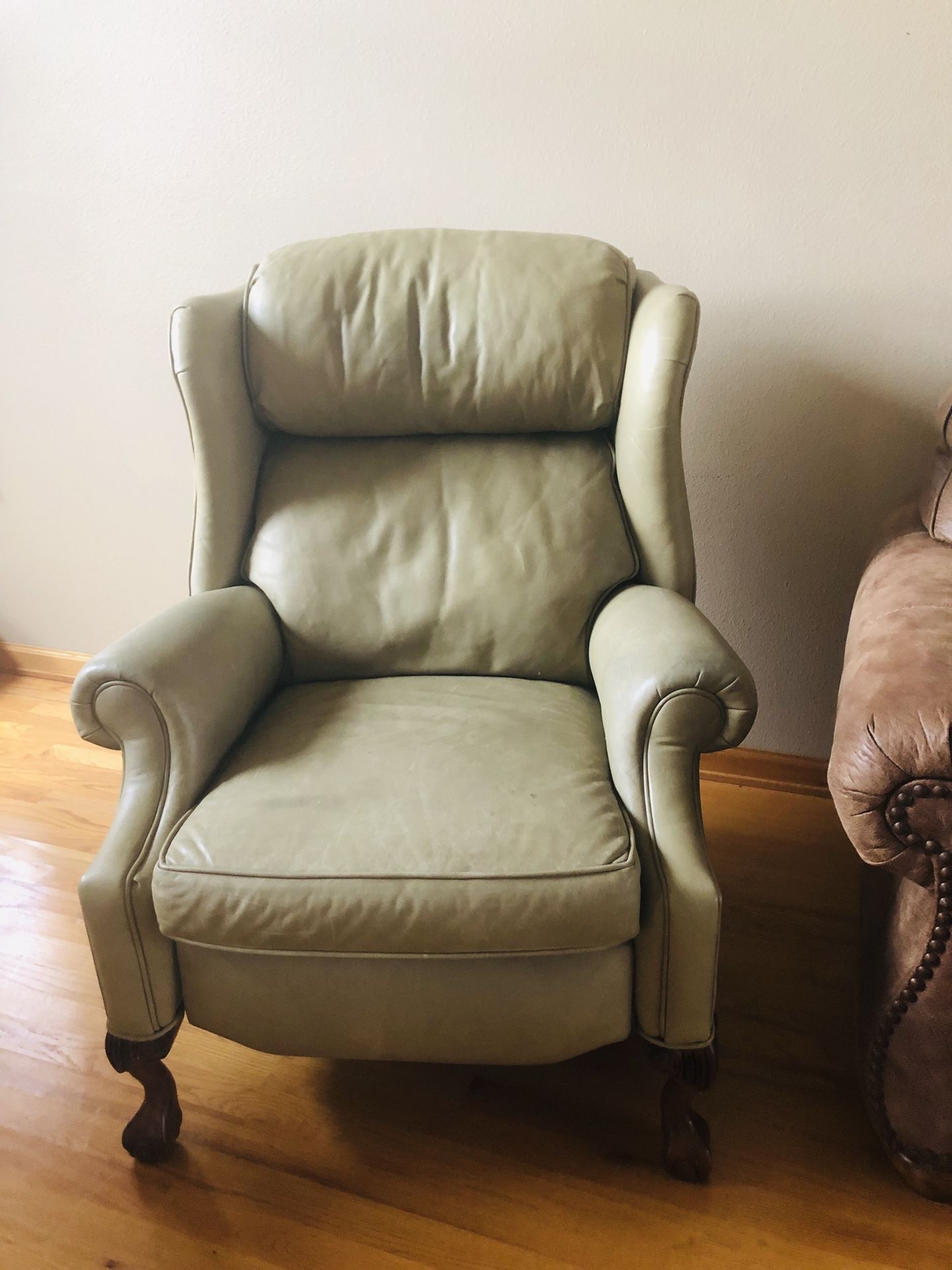 2 Ethan Allen Italian Leather Recliners for Sale in Enumclaw, WA OfferUp